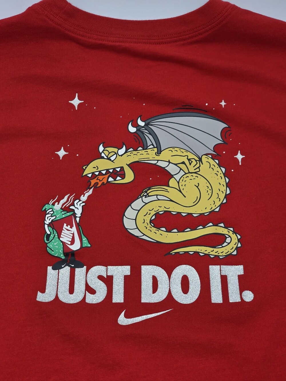 Nike boys' dragon tee size XL